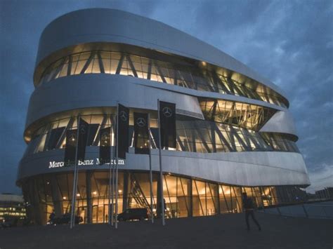 Šiuolaikinės Mercedes-Benz gamyklos vaizdas
