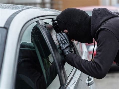 schematiškas paaiškinimas, kaip apskaičiuojama automobilio vertė po vagystės ar visiškos avarijos
