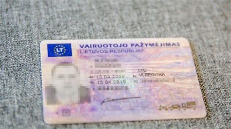 Infografika: Vairuotojo pažymėjimo gavimo procesas nuo egzaminų iki dokumento atsiėmimo