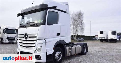 Nuotrauka: nauji vilkikai Mercedez Benz ir Scania