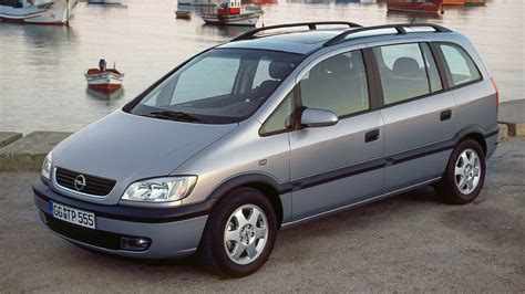 Opel Zafira modelių evoliucijos infografika
