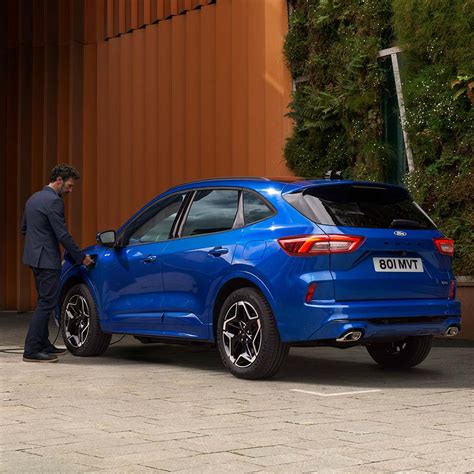 tematinė nuotrauka su įvairiais Ford PHEV modeliais