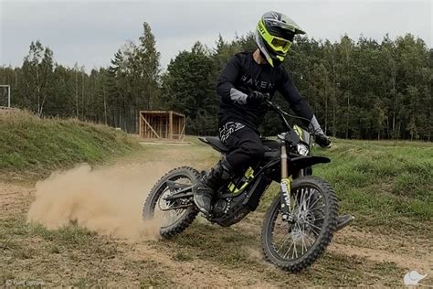 Motociklininkas su 