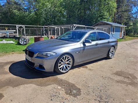 Karšto modelio kilimėlių išvaizda ir kontūrai, atitinkantys BMW F10 530