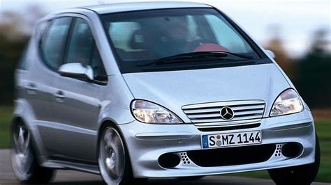 Mercedes-Benz A38 AMG su atidarytu variklio skyriumi gale