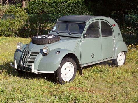 Klasikinis Citroen 2CV Sahara su dviem varikliais