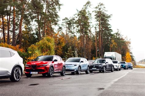 Naujausių mokomųjų automobilių modelių nuotrauka