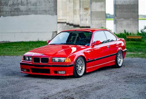 BMW E36 M3 su pirmos kartos SMG pavarų dėže