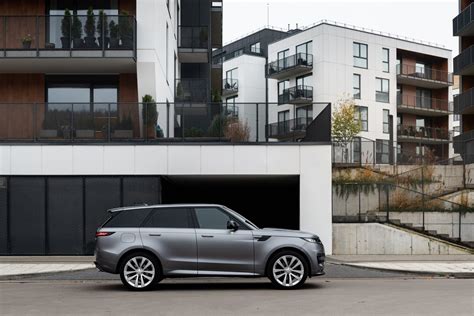 Ilustracija: trečios kartos Range Rover Sport