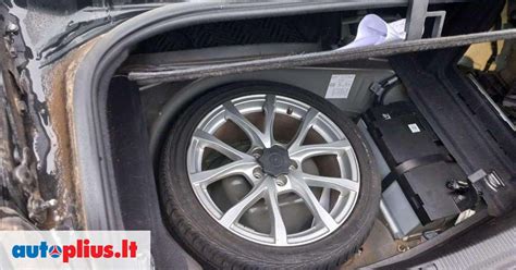 Naudotų auto dalių sandėlio nuotrauka