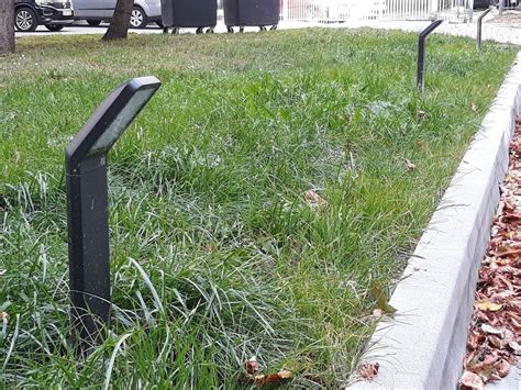 Įvairių tipų lauko šviestuvų pavyzdžiai kraštovaizdyje