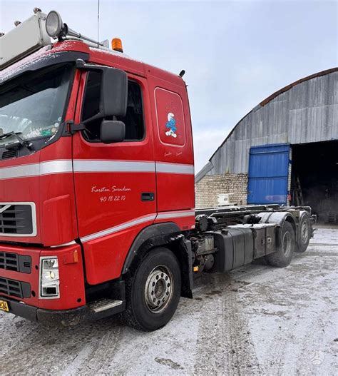 Volvo sunkvežimiai stovėjimo aikštelėje