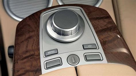 BMW E65 interjero nuotrauka su iDrive sistema