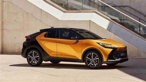 Toyota C-HR interjeras su apšvietimu