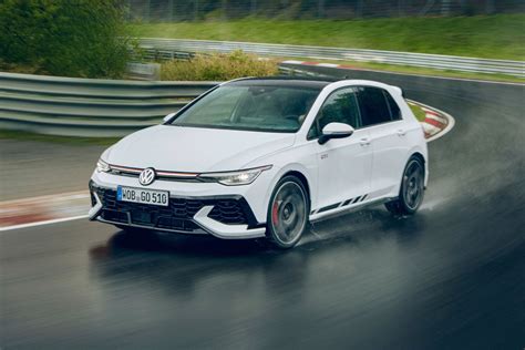 Volkswagen Golf GTI interjero nuotrauka su vairu