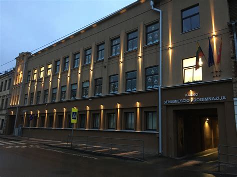 Kauno senamiesčio vaizdas su motoroleriu
