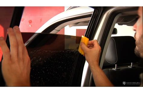 Grafikas: automobilių stiklų tamsinimo zonos