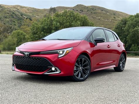 Toyota Corolla evoliucijos infografika