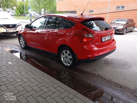 Tematinė nuotrauka: Ford Focus hečbekas kelyje