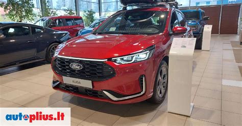 Tematinė nuotrauka: Ford Kuga visureigis bekelėje