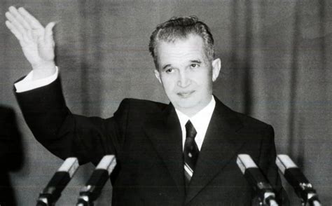 Rumunijos diktatorius Nicolae Ceaușescu pirmajame Dacia automobilyje 1968 metais