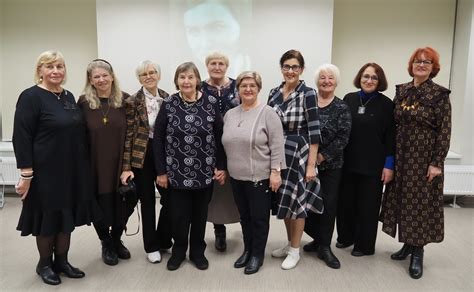Salomėjos Nėries nuotrauka Maskvoje su literatais