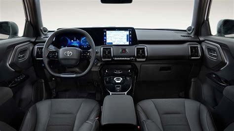 „Toyota Urban Cruiser“ interjero nuotrauka su prietaisų skydeliu