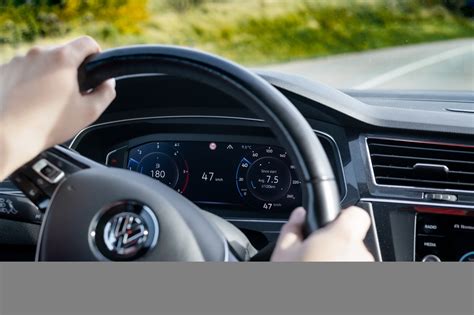 Informatyvinė grafika, iliustruojanti galimas automobilio ridos korekcijos procedūras