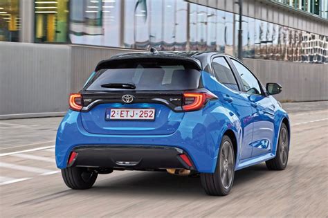 Toyota Yaris III bendro vaizdo nuotrauka, stovintis mieste
