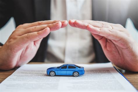 iliustracija, lyginanti lizingo ir paskolos automobiliui sąlygas