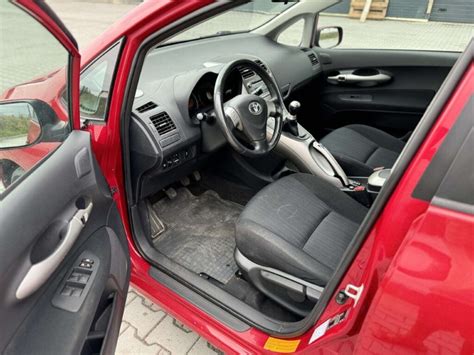 Schema, iliustruojanti Toyota Yaris patikimumą ir mažas eksploatacijos išlaidas