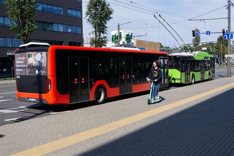 Suniokoto autobuso priekio nuotrauka po susidūrimo
