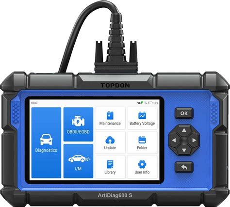 OBD2 skaitytuvas prijungtas prie automobilio