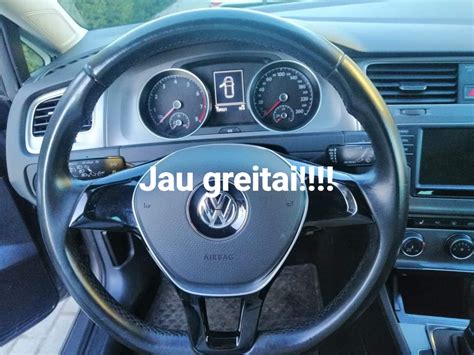 Vairavimo panelė su pavarų indikatoriais