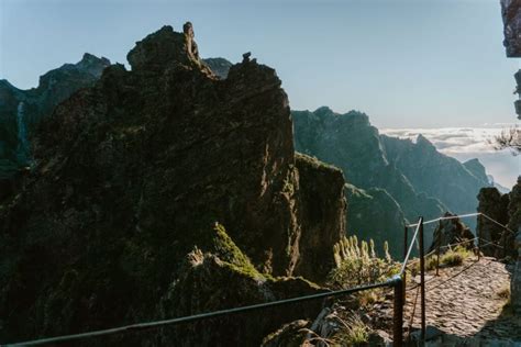 Vaizdingas Madeiros kelias su kalnų ir vandenyno panorama
