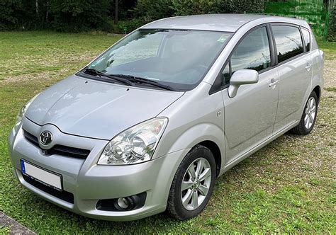 Toyota Corolla Verso salono saugiklių dėžutės schema