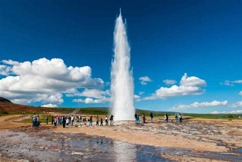 Koliazas iš populiariausių Islandijos lankytinų vietų (pvz., Svartifoss, Geyser Strokkur, Jökulsárlón)