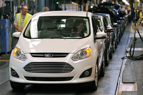 Teminis Ford automobilio ir gamyklos nuotrauka