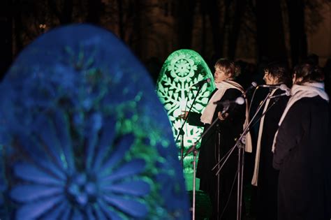 pavasario lygiadienio ugnys ir žvakučių ornamentai Vilniaus Šventaragio slėnyje