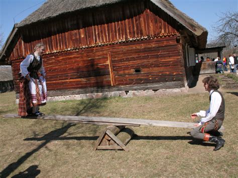 Velykinės sūpuoklės Lietuvos liaudies buities muziejuje