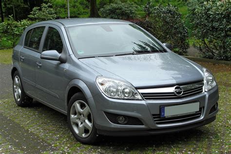 Opel Astra H (2007 facelift) salonas ir prietaisų skydelis