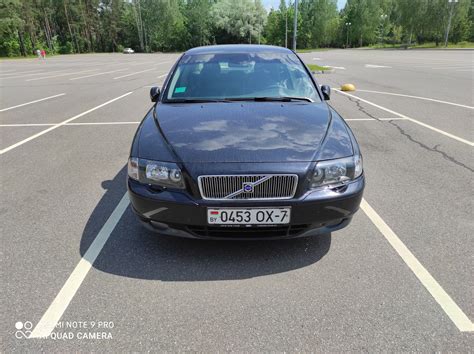Vaizdas į elegantišką, tačiau santūrų Volvo S80 eksterjero dizainą