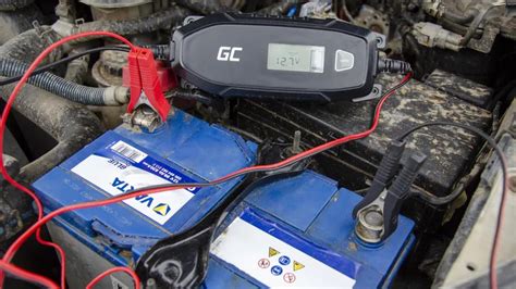Schema, kaip prijungti automobilio akumuliatoriaus gnybtus: pirma pliusas, paskui minusas