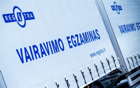 Schema: Sunkvežimio manevrai egzamino aikštelėje (privažiavimas prie rampos ir priekabos prikabinimas)