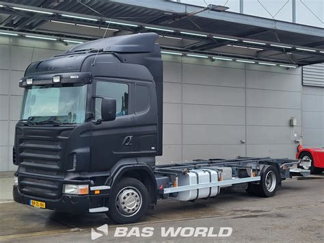 Nuotrauka: sunkvežimis SCANIA R340 su HMF 1820 manipuliatoriumi