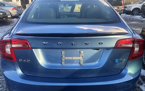 Avarinio bagažinės atrakinimo vieta Volvo S60