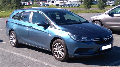 Infografika: Opel Astra benzininio variklio techniniai duomenys