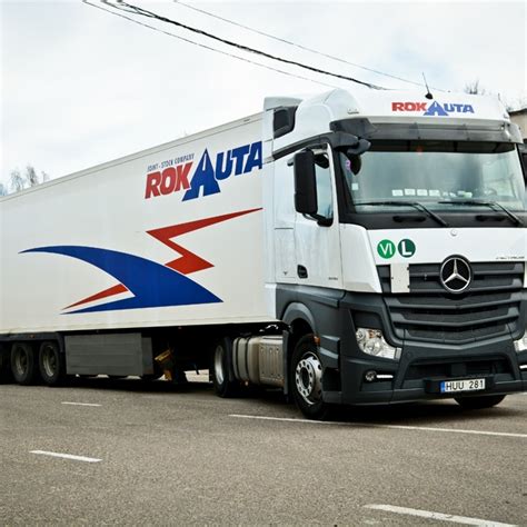 Schema, iliustruojanti skirtingus krovininio transporto tipus: kelių, geležinkelių ir miesto logistiką