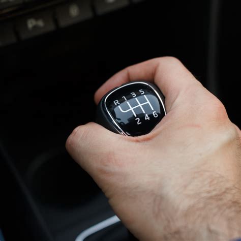 Mechaninė pavarų dėžė schematiškai