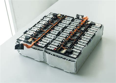 Teminė nuotrauka: elektromobilio baterijos atnaujinimas arba perdirbimas